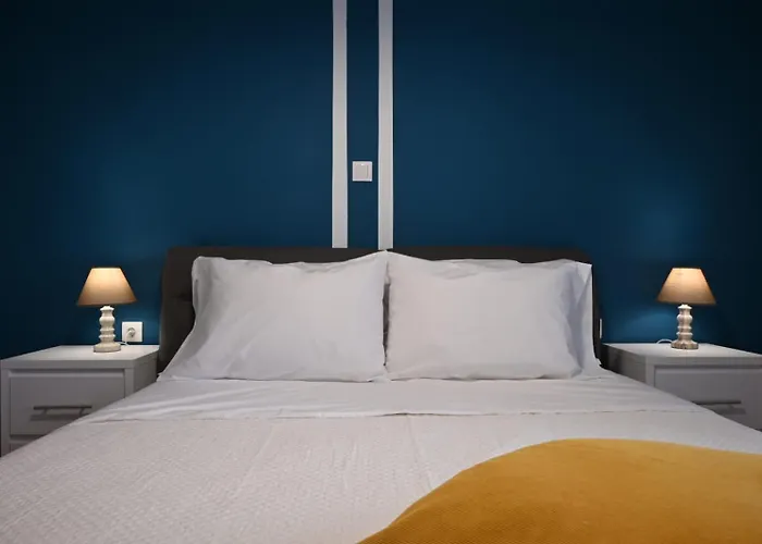 Modern Two Bedroom Apartment At Koukaki