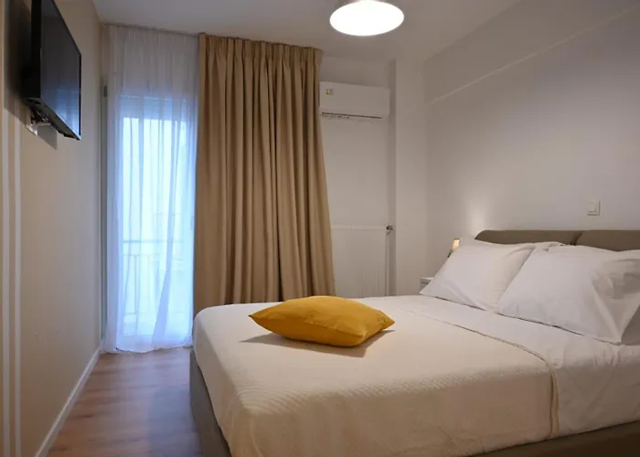 Modern Two Bedroom Apartment At Koukaki