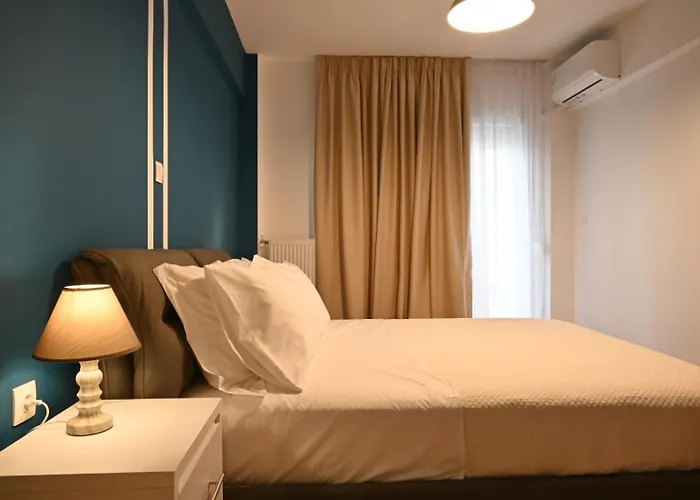 Modern Two Bedroom Apartment At Koukaki