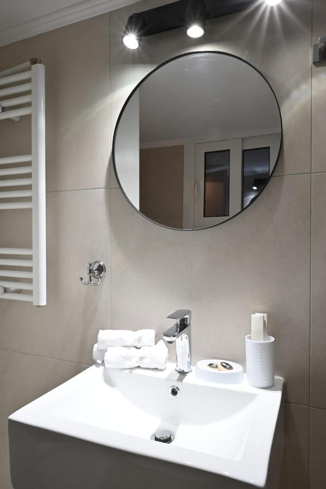 Modern Two Bedroom At Koukaki *